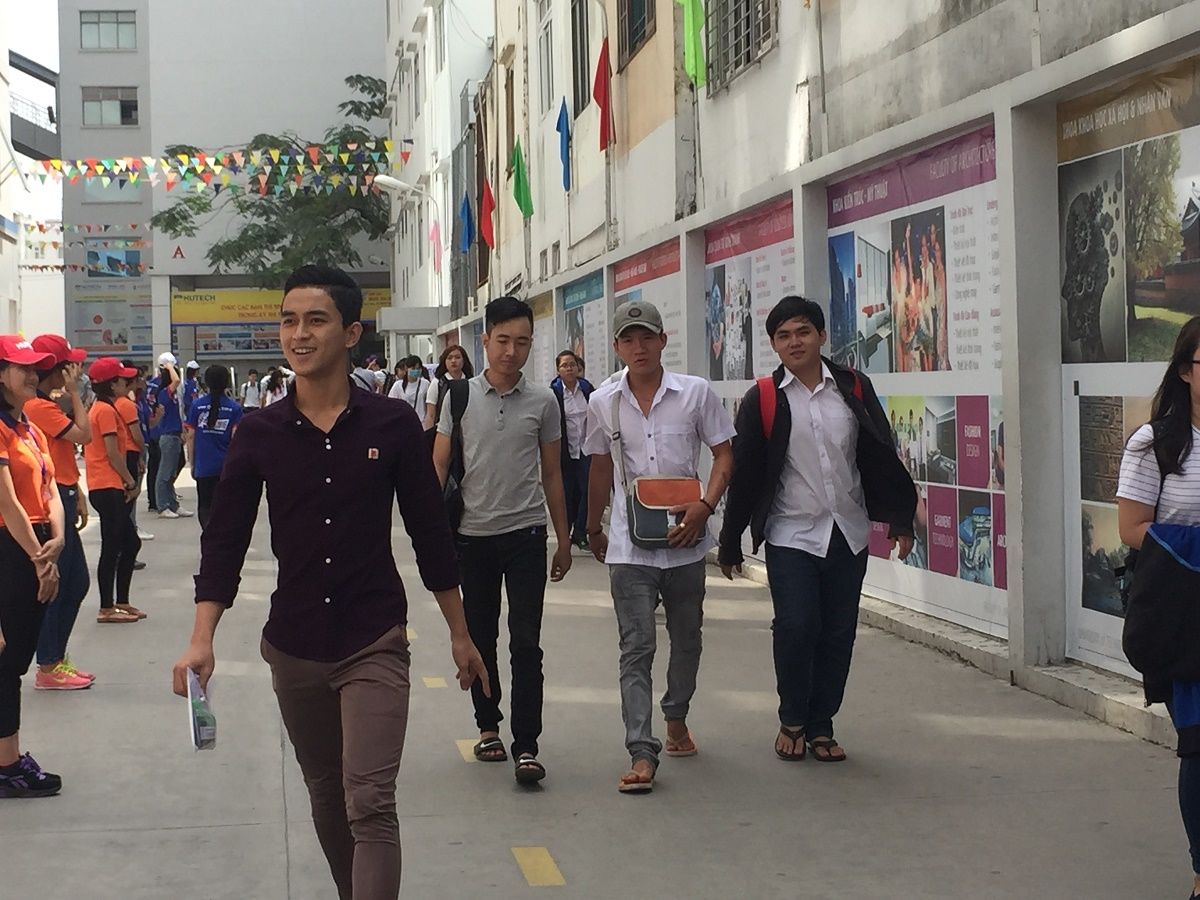 Nghi vấn thí sinh thi hộ trong buổi thi môn Ngữ văn