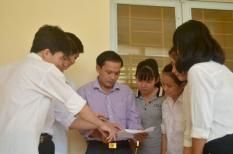 Vui buồn theo trò đi thi