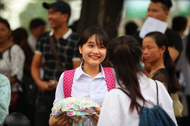 Thí sinh làm bài trễ vì bị ngộ độc thực phẩm