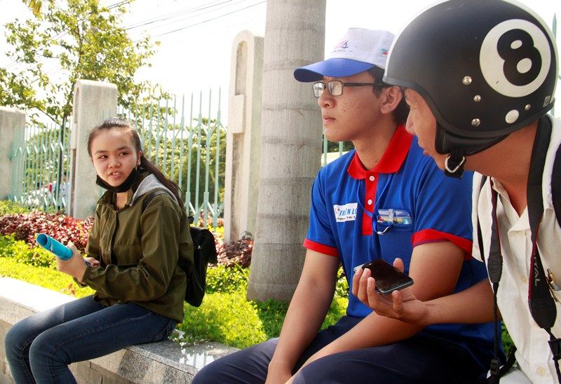 Hy hữu thí sinh bị gió thổi mất giấy dự thi