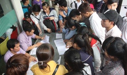 Điểm chuẩn trường top giữa giảm?