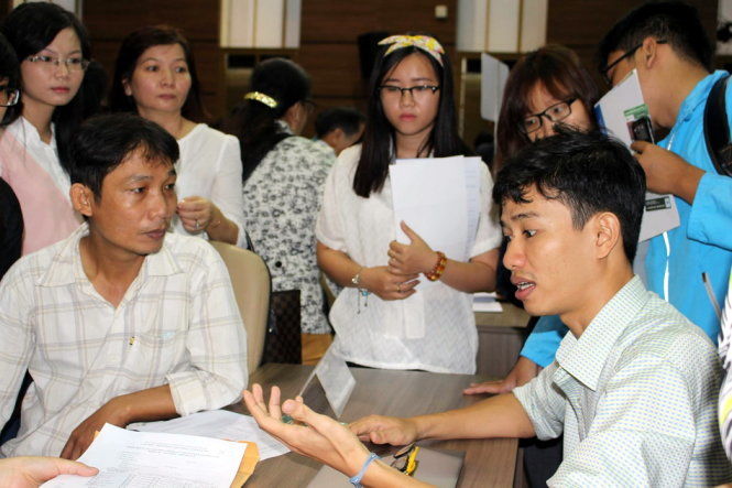 Đông đảo thí sinh xác nhận nhập học ngày đầu tiên