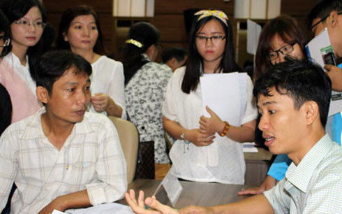 Nhiều thí sinh nộp hồ sơ nhập học đại học