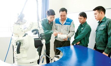 Xôm tụ trường nghề