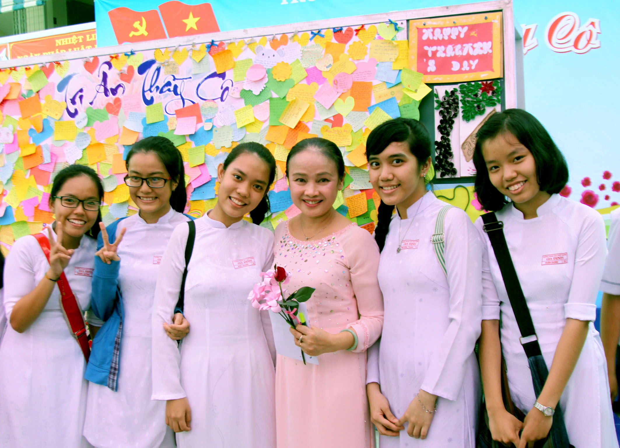 TP.HCM cấm dạy thêm trong nhà trường: "Hãy đối thoại với chúng tôi"