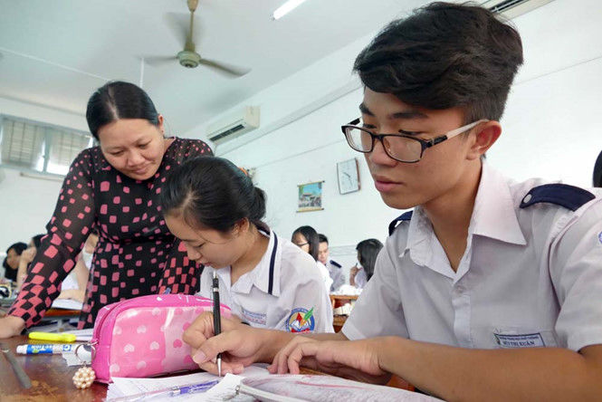 Mời chuyên gia giỏi làm đề thi