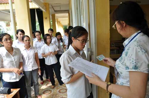 Thi THPT Quốc gia 2017: Học sinh lên mạng tập bơi