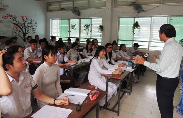 Học sinh lớp 12 thi học kỳ theo đề thi trắc nghiệm
