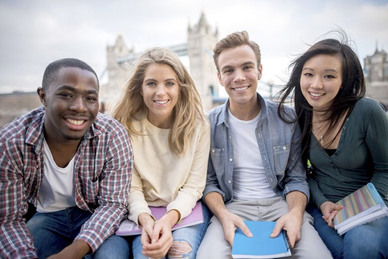 Làm sao để có cơ hội du học Anh miễn phí?
