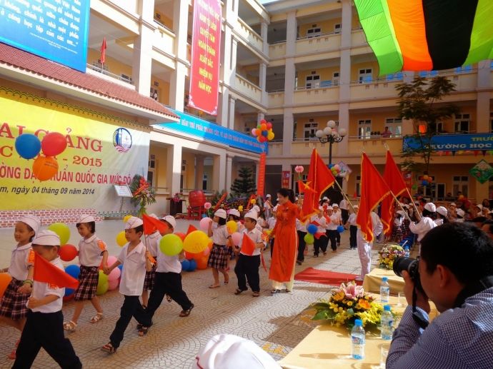 Tăng học phí 100 lần trường công chất lượng cao: Tiêu gì cho hết!?