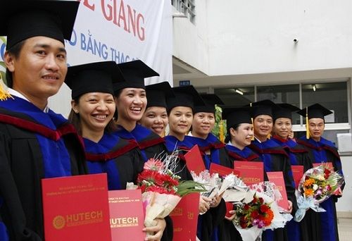 Thạc sĩ mới ra trường, đừng bám sàn chứng khoán