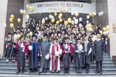 50 Tân Cử Nhân Quốc Tế nhận bằng về khoa học quản lý