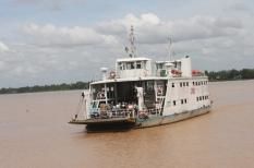 Chở đề thi bằng phà và máy bay tại miền Tây