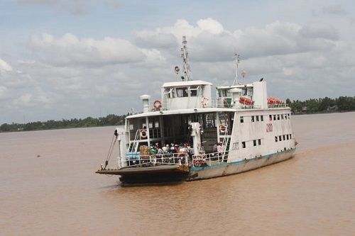 Chở đề thi bằng phà và máy bay tại miền Tây