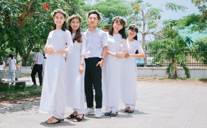 Nam sinh học học chuyên Anh đạt điểm 10 môn Văn