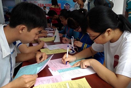 Nộp sơ yếu lý lịch: nhiều trường hợp dở khóc dở cười 