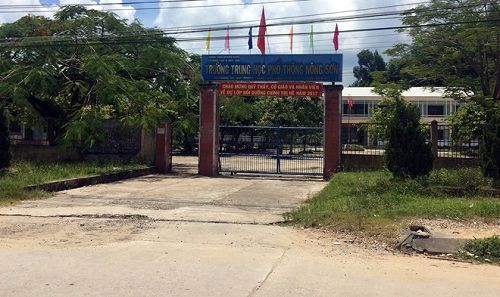 Phân luồng đột ngột khiến hơn 1.200 học sinh có thể bị thất học