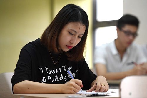 Bộ GDĐT đưa ra 2 phương án thử nghiệm cho mùa tuyển sinh Đại học năm 2018 - Ảnh 1