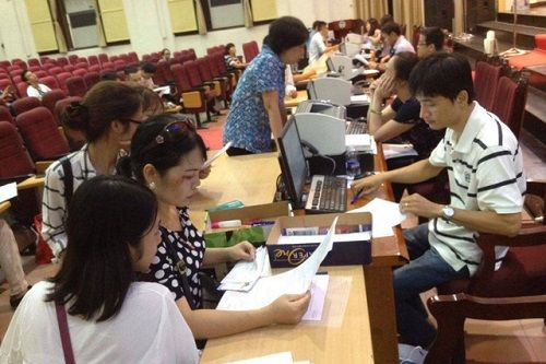 Thiếu chỉ tiêu, trường đại học phải gọi điện tới từng thí sinh 