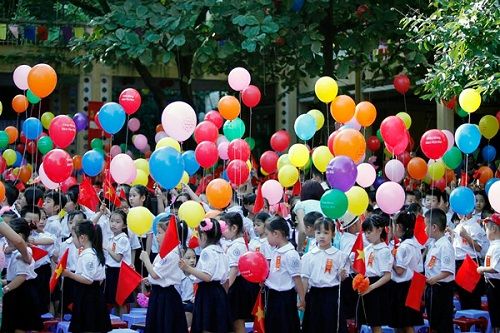 Tranh luận: Ngày khai giảng, còn cần nữa hay không?