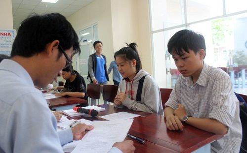 Xét tuyển đại học: trường top trên "rủng rỉnh", trường top dưới "khát" thí sinh