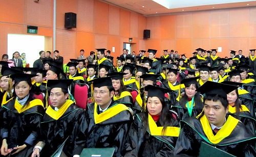 Các trường đại học ngày nay chỉ chăm đào tạo hệ sau đại học?