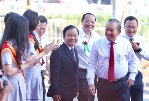 Gần 1,7 triệu học sinh TP HCM khai trường Gần 1,7 triệu học sinh TP HCM khai trường