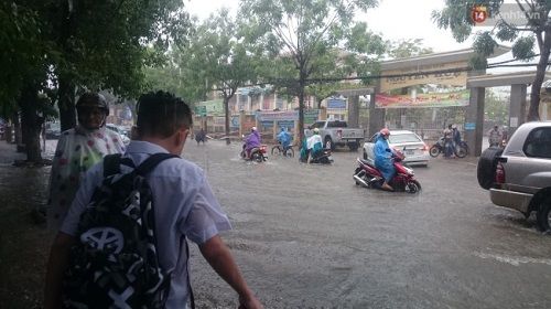 Học sinh tại Đà Nẵng được nghỉ học để tránh bão số 10