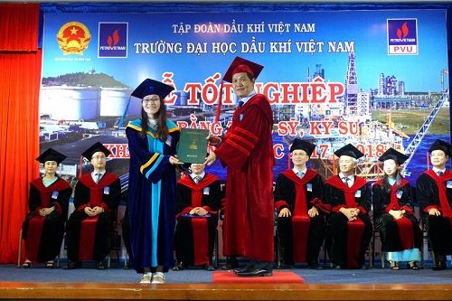 Lễ trao bằng sau đại học tại Đại học Dầu khí Việt Nam cho năm học 2016-2017