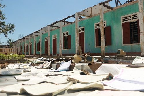 Tan hoang trường lớp sau bão số 10  Tan hoang trường lớp sau bão số 10