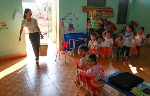 Thỏa thuận trả lương cho giáo viên: gánh nặng lên vai phụ huynh Thỏa thuận trả lương cho giáo viên: gánh nặng lên vai phụ huynh