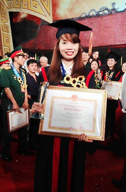 Đằng sau câu chuyện thủ khoa Sư phạm về nhà nuôi lợn  Đằng sau câu chuyện thủ khoa Sư phạm về nhà nuôi lợn
