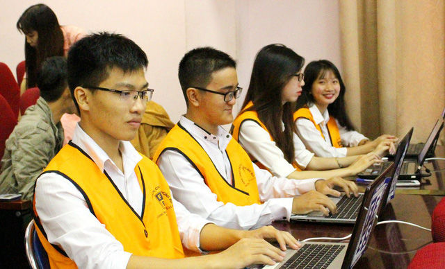 ĐH Kinh tế - Luật tổ chức sàn giao dịch chứng khoán ảo (FESE) cho sinh viên 