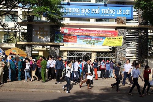 Học sinh khối 12 Gia Lai ký đơn tập thể phản đối trường dạy hai buổi một ngày Học sinh khối 12 Gia Lai ký đơn tập thể phản đối trường dạy hai buổi một ngày