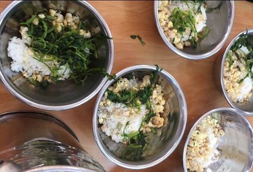 Phụ huynh trường tiểu học Nam Trung Yên phản ánh bữa ăn bán trú quá ít 