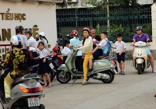 Trẻ con thời nay đơn độc đến trường, ít kỷ niệm bạn bè Trẻ con thời nay đơn độc đến trường, ít kỷ niệm bạn bè