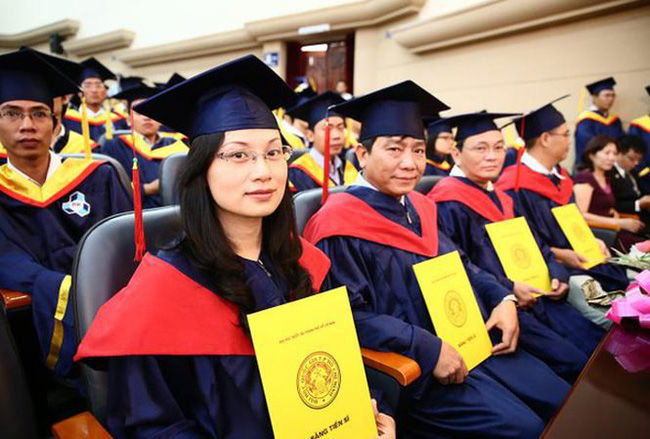 Đào tạo và đãi ngộ tiến sĩ ở Việt Nam còn thiếu gì?