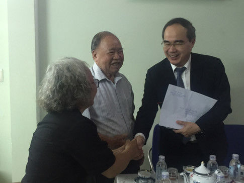 Nhân ngày 20/11, Bí thư Thành ủy TP.HCM Nguyễn Thiện Nhân tới thăm các cựu giáo chức