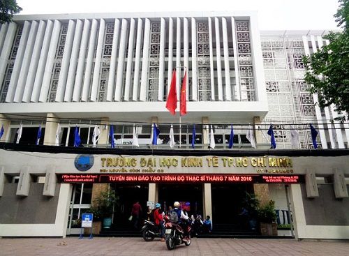 Lý do 28 học viên cao học Trường ĐH Kinh tế TP.HCM lại không được nhận bằng 