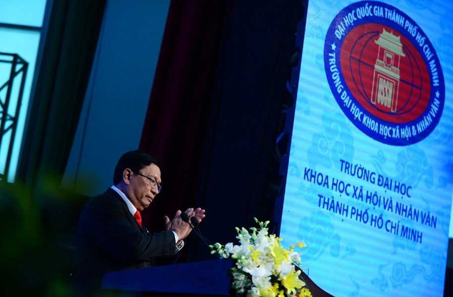 PGS.TS Võ Văn Sen - Hiệu trưởng ĐH Khoa học Xã hội & Nhân văn TP.HCM PGS.TS Võ Văn Sen - Hiệu trưởng ĐH Khoa học Xã hội & Nhân văn TP.HCM