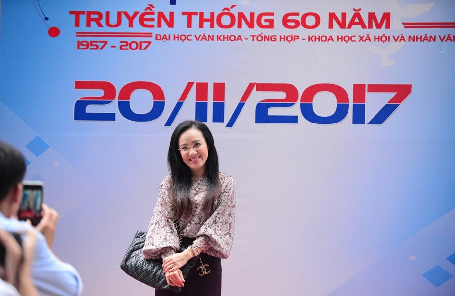 MC Nguyễn Hoài Anh, cựu sinh viên khoa Đông phương học, biên tập viên của Đài Truyền hình Việt Nam. MC Nguyễn Hoài Anh, cựu sinh viên khoa Đông phương học, biên tập viên của Đài Truyền hình Việt Nam.