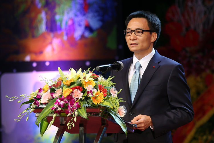 Phó Thủ tướng Vũ Đức Đam nhấn mạnh về tầm quan trọng của việc đào tạo sau đại học nhân ngày 20/11