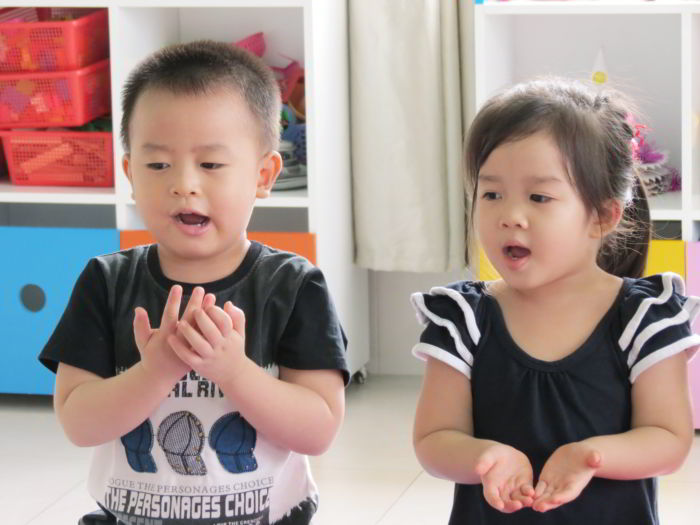 Nên cho trẻ đọc thơ để nuôi dưỡng tâm thiện Nên cho trẻ đọc thơ để nuôi dưỡng tâm thiện