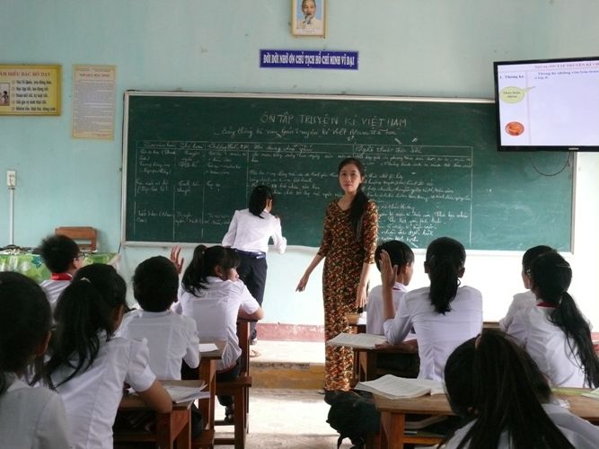 Chương trình giáo dục mới: thừa giáo viên, ngưng tuyển mới