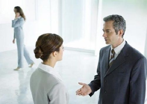 Những sai lầm tuyệt đối tránh khi nói chuyện với sếp - Ảnh 1