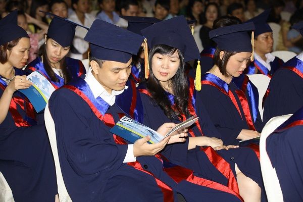 Đào tạo thạc sĩ đang là nguồn thu lớn - Ảnh 1