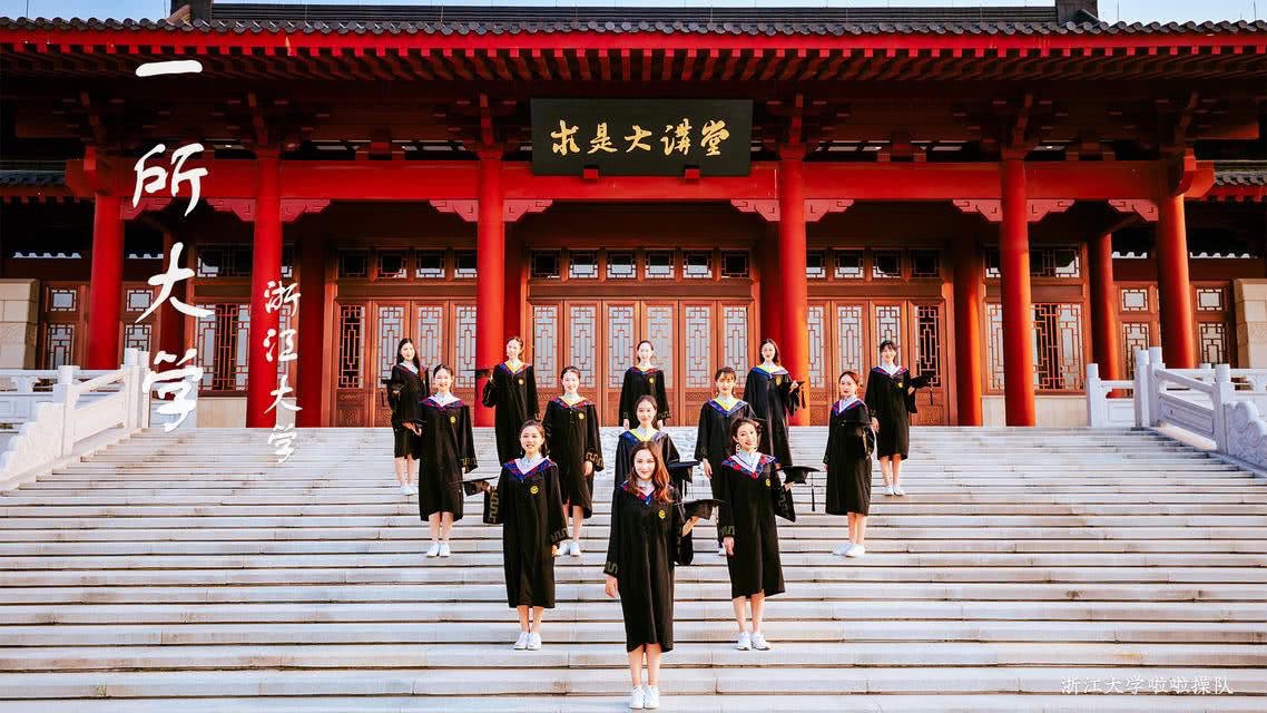 Hình kỷ yếu lớp “thiên đường”, 13 cô gái xinh xắn cao 1m7, IELS 8.0 Hình kỷ yếu lớp “thiên đường”, 13 cô gái xinh xắn cao 1m7, IELS 8.0