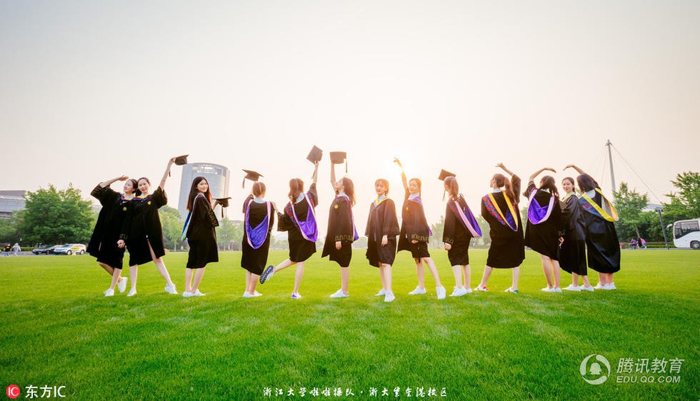 Hình kỷ yếu lớp “thiên đường”, 13 cô gái xinh xắn cao 1m7, IELS 8.0 Hình kỷ yếu lớp “thiên đường”, 13 cô gái xinh xắn cao 1m7, IELS 8.0