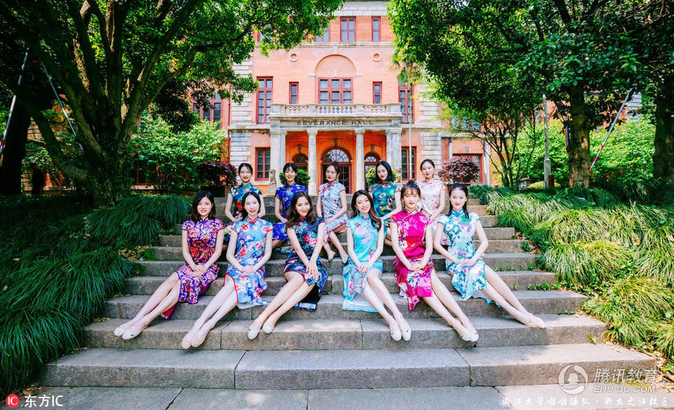 Hình kỷ yếu lớp “thiên đường”, 13 cô gái xinh xắn cao 1m7, IELS 8.0 Hình kỷ yếu lớp “thiên đường”, 13 cô gái xinh xắn cao 1m7, IELS 8.0