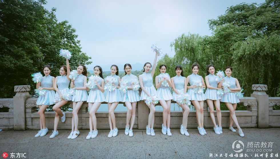 Hình kỷ yếu lớp “thiên đường”, 13 cô gái xinh xắn cao 1m7, IELS 8.0 Hình kỷ yếu lớp “thiên đường”, 13 cô gái xinh xắn cao 1m7, IELS 8.0